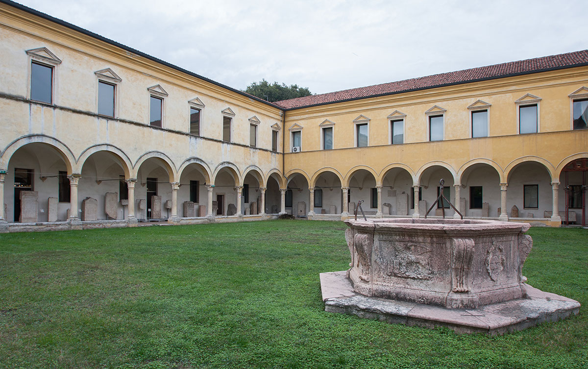 chiostri domenicani di Santa Corona